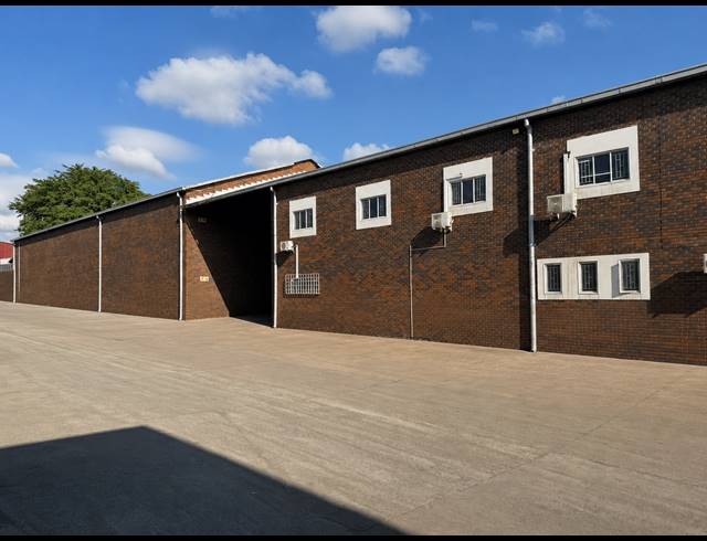 1,000M² WAREHOUSE TO LET IN OOS EINDE